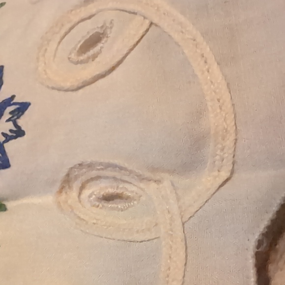 Scalloped Edge Curtains with Machine Embroidered Flowers - Picture 3 of 9